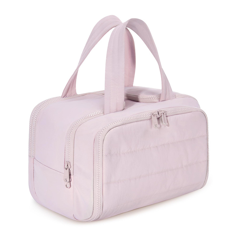 Bolsa de viagem aberta e aberta e inchada